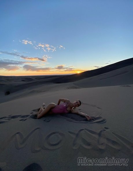 Love Moxxi onlyfans model