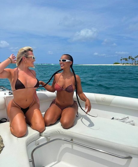 Halle Payne onlyfans leaked.