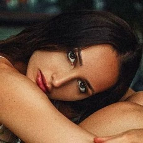 Paula Szenejko onlyfans strip tease