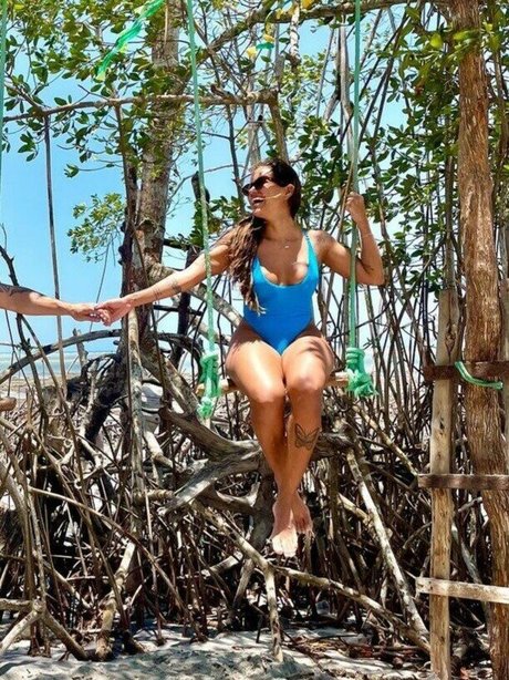 Caroline Veronica onlyfans strip tease