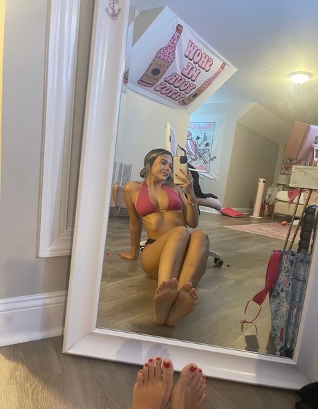 IsaMeccia onlyfans images