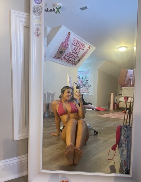 IsaMeccia ass onlyfans