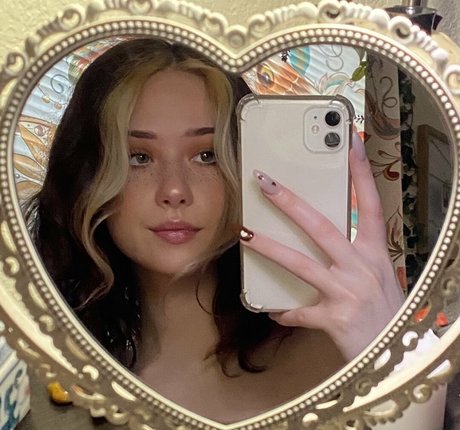 br4ttydeath onlyfans photos