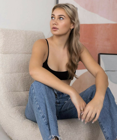 Rhiannon Higgins onlyfans nude content