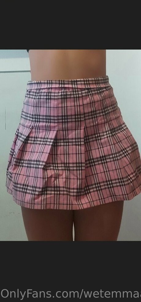 emmaauwuw onlyfans striptease