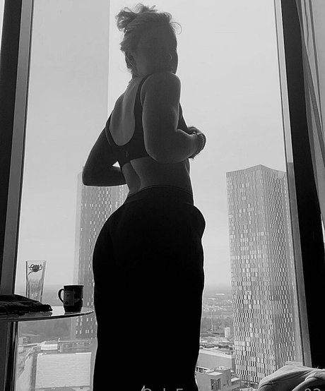 leorose02 only fans nude