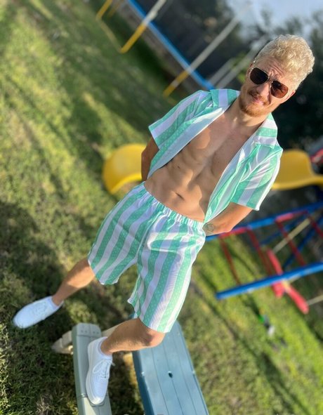 joneslyfans naked only fans