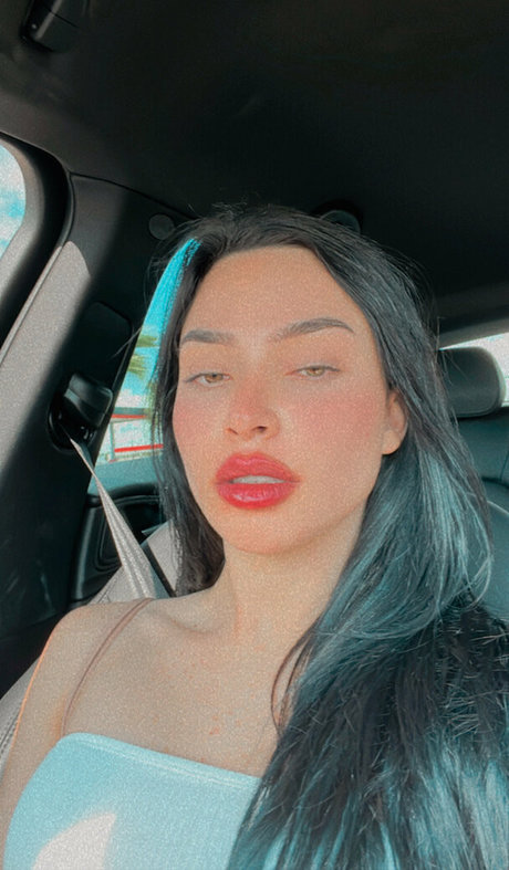 roselinllanes onlyfans nude tits