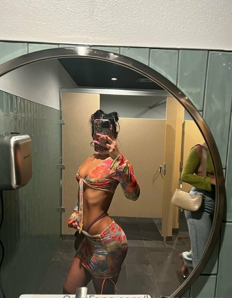 Chloe Swain onlyfans nude photos