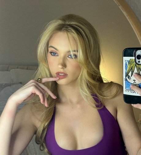 Chloe Rose Robertson onlyfans public photos