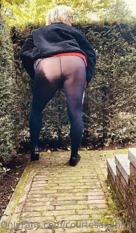 courtesanannafree onlyfans star