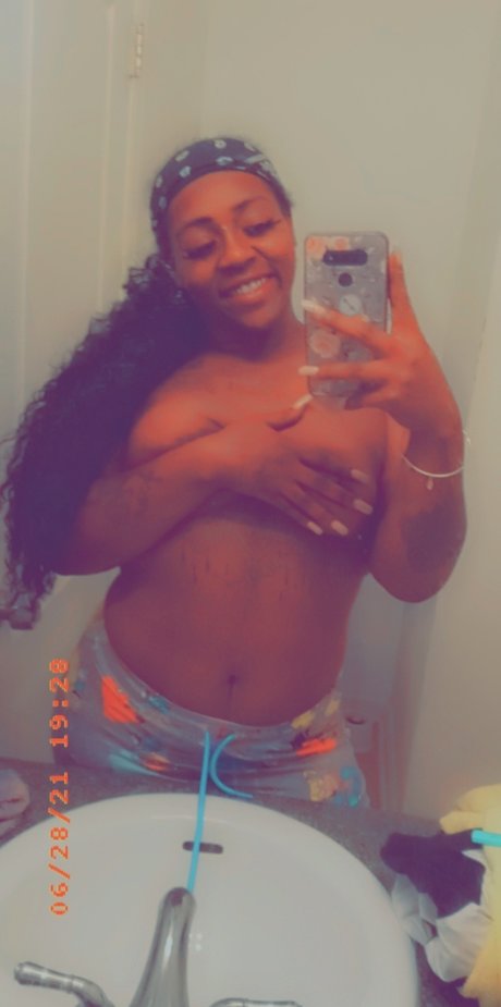 ItssHennesseyyy onlyfans fuck