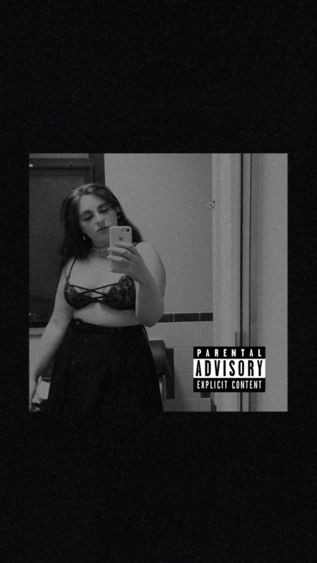 mara ur thicc goth gf onlyfans model photos