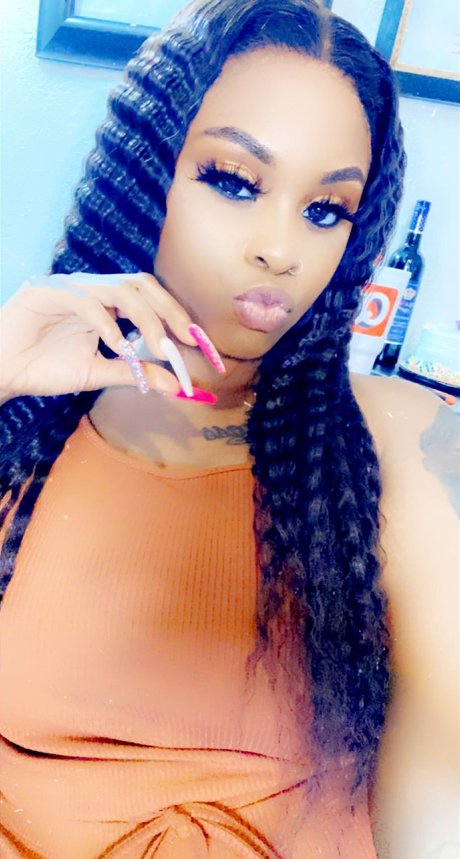 iiambuttaflyy is on onlyfans