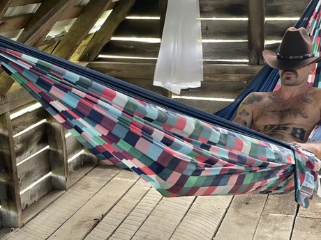 Chris Damned topless onlyfans