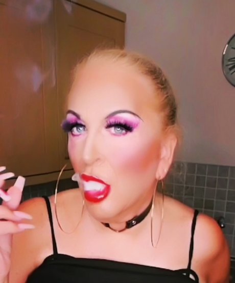 Filthiest G1LF on OF onlyfans model