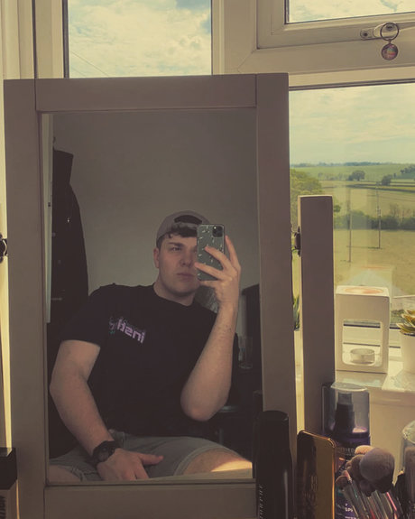 Chubby Gay Boy feet onlyfans