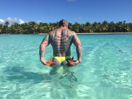 sashashpakofficial strip onlyfans