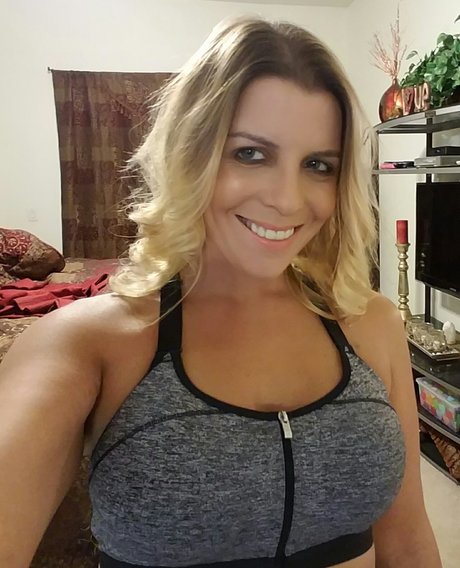 Maven Locke onlyfans fotos