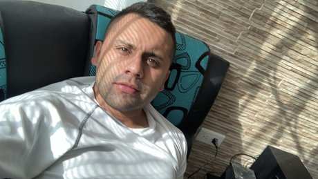 Juan Guzman nude onlyfans pics