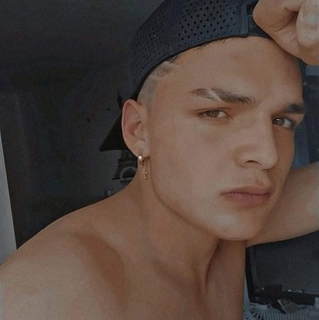 Sebastian Beer topless onlyfans