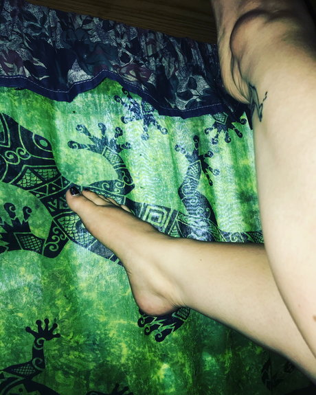 Vibi ngfeet onlyfans lesk