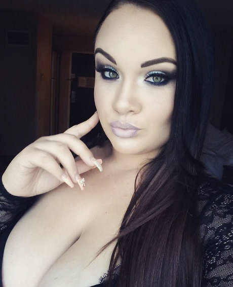 Naughty Nicolee onlyfans porn leaks