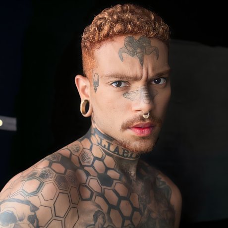 Victor Hugo Shawer sexy onlyfans