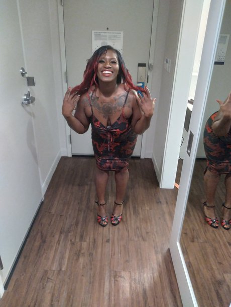 CreamMarie nude onlyfans pics