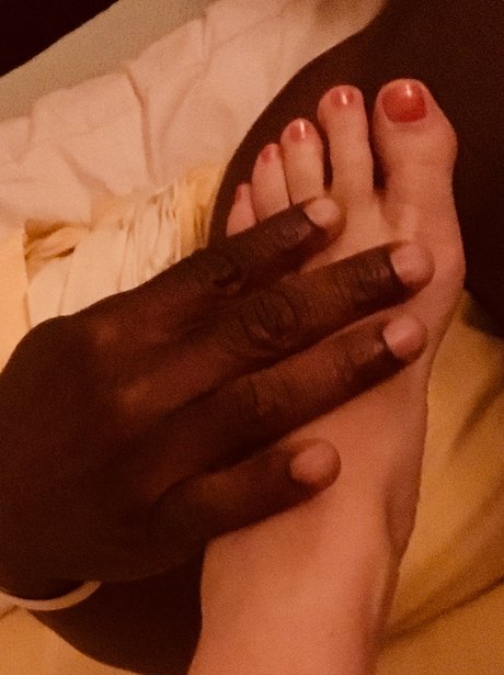 Priestess Aryana onlyfans model photos