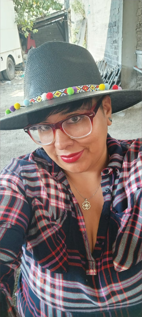 Lili Quiropractica Masajista Sensitiva onlyfans desnuda