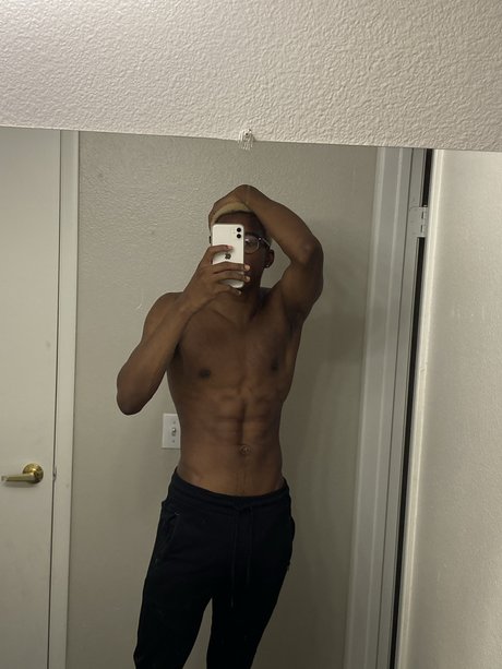 Quisee_ onlyfans model images