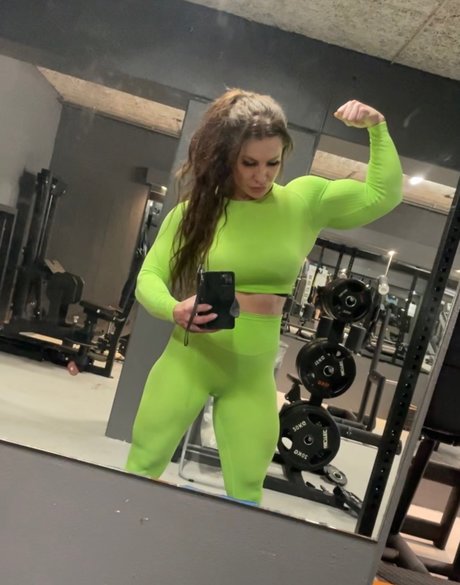 Fitnessgirl Athene onlyfans creator