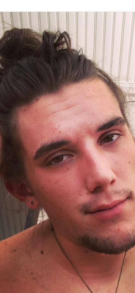 Cade Weeks hot onlyfans