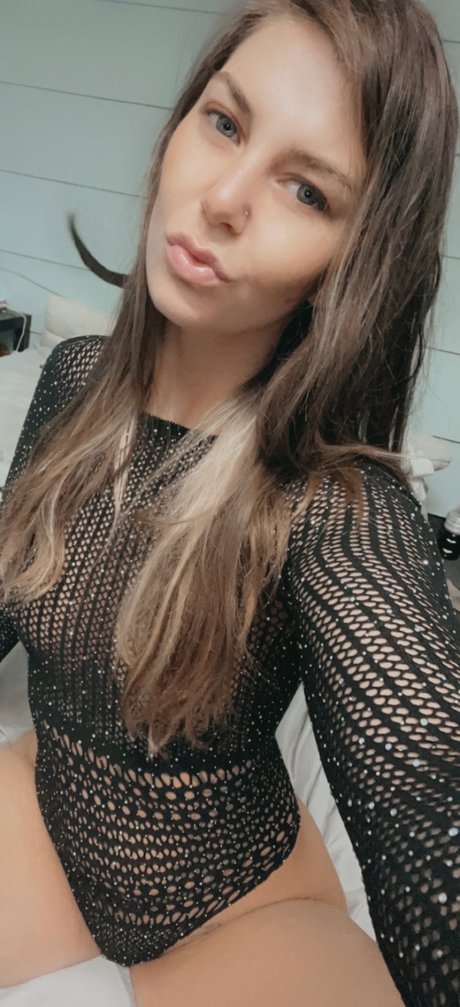 blueeyedcutiewithabooty onlyfans boobs