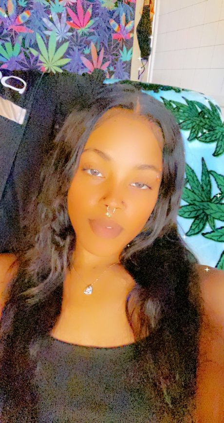 SweetAxxGoldie only fans nudes