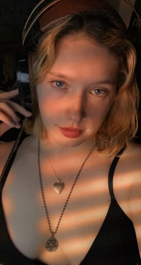 Lady Scarlett onlyfans free