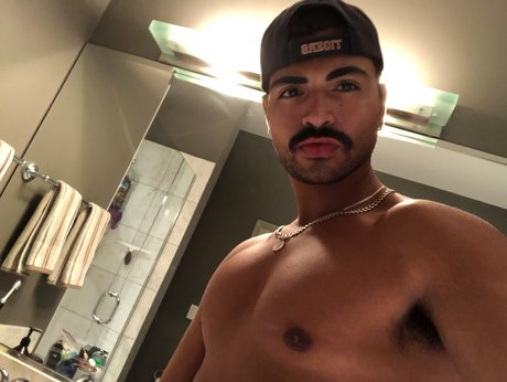 RJ Dumont onlyfans picture