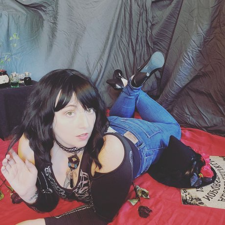 Trixiegrrl sShineys only fans naked