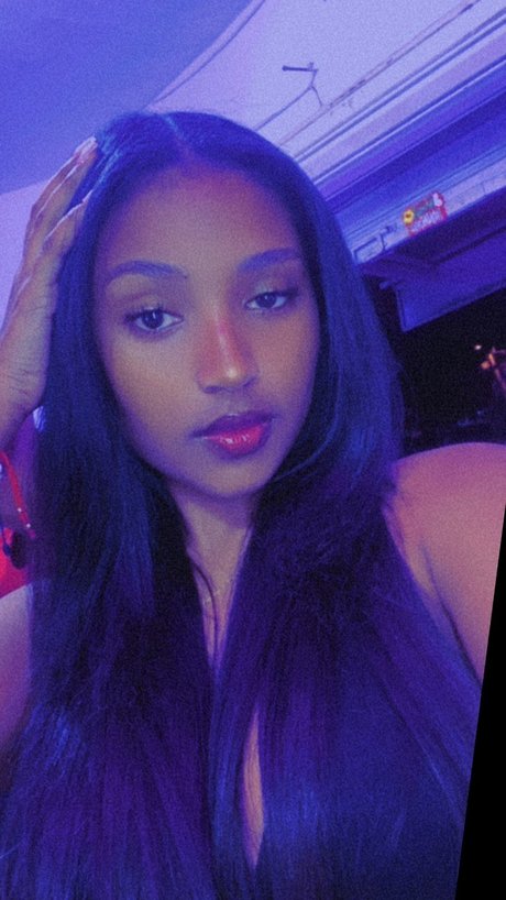 Thiiana18 sexy onlyfans