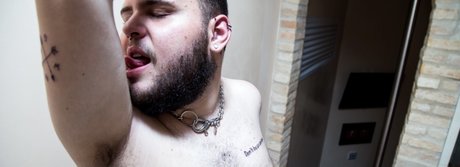 Schne Bear naked onlyfans pics