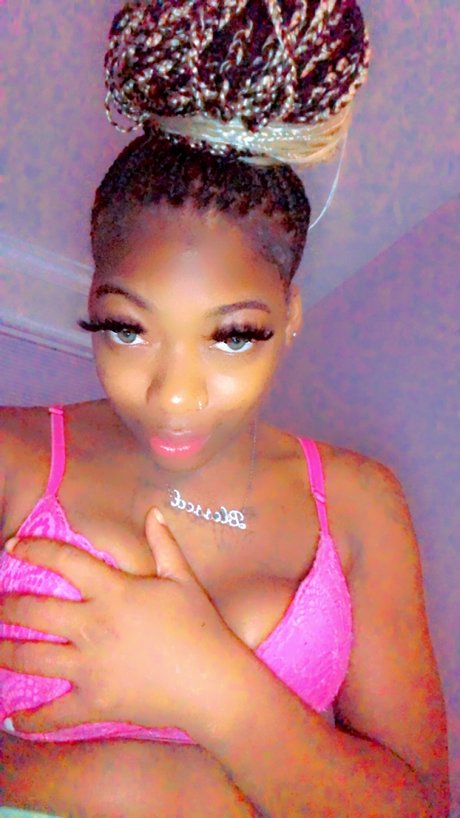 u2215104 onlyfans model