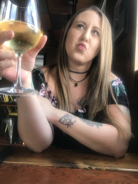 Laura Leanne onlyfans leak