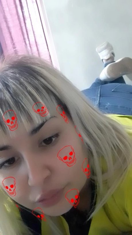 Mia Richi nude only fans