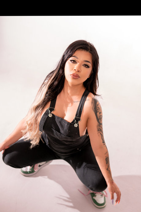 Kathe Layos onlyfans striptease