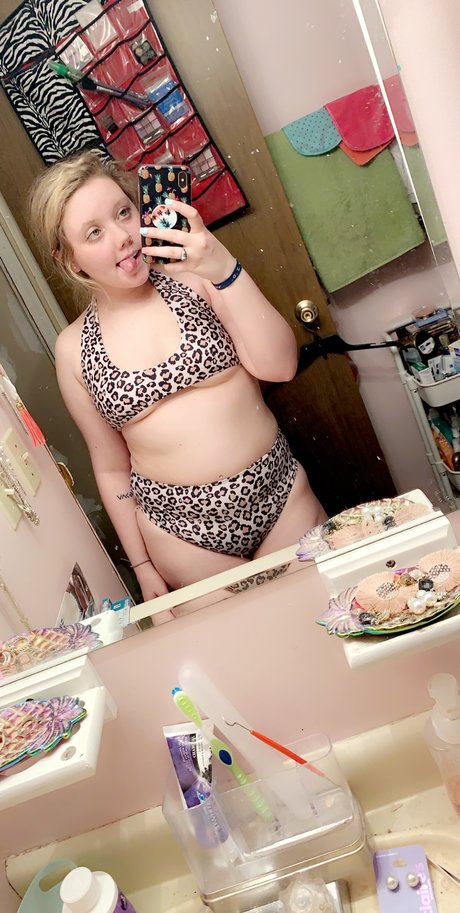 Madyson Lowe nude onlyfans