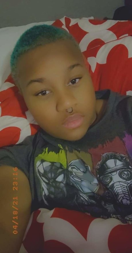 Alyx Wolff onlyfans model