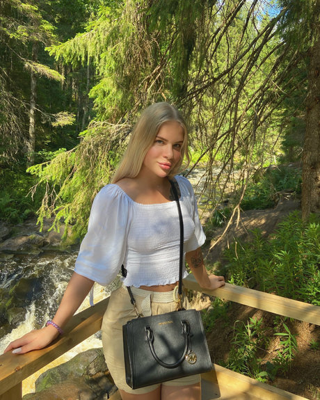 Mary Cash onlyfans topless