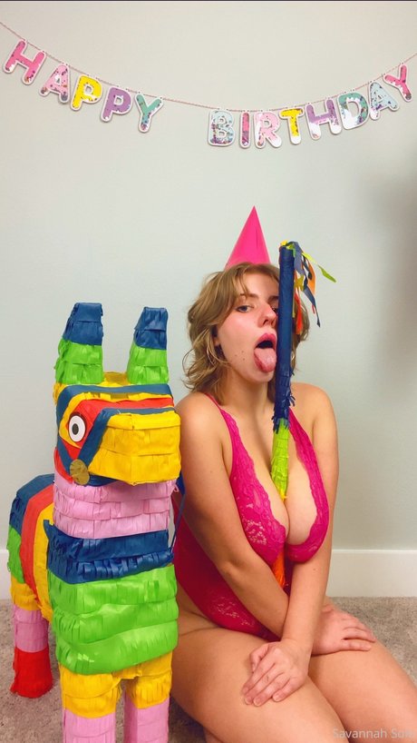 Savannah Solo onlyfans model images
