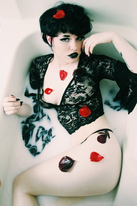 Phoenfatale onlyfans desnuda